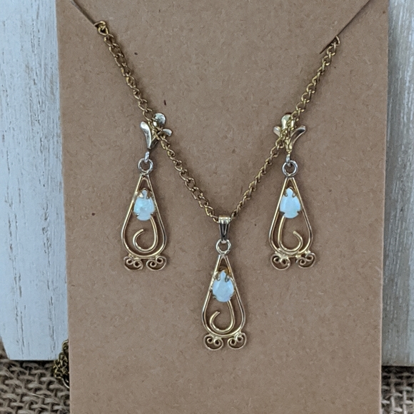 Jewelry - Opal & faux gold necklace & pierced earrings set